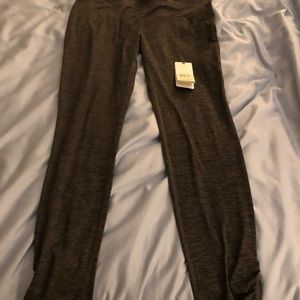 BRAND NEW NEVER WORN GAIAM LEGGINGS...